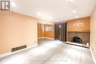43 Greenwich Cir in Brampton, ON - Building Photo - Building Photo