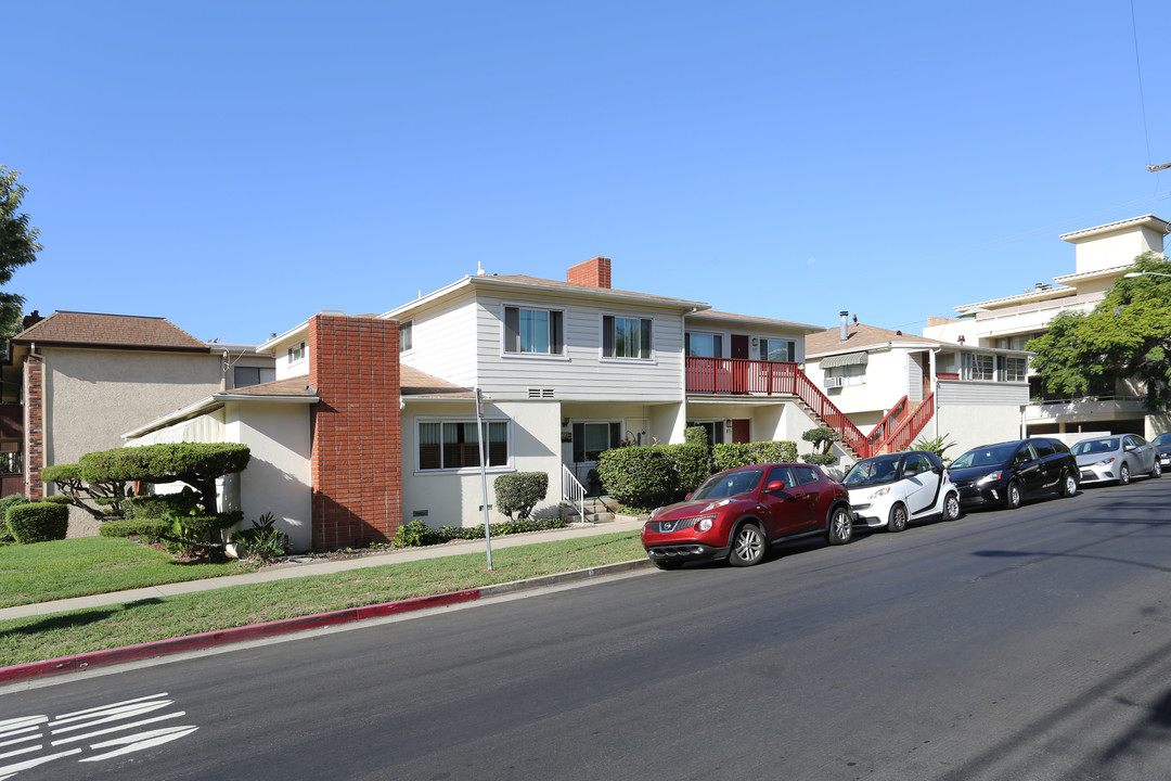 861-875 Westgate Ave in Los Angeles, CA - Building Photo