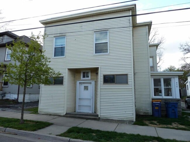 property at 950 Baxter St SE