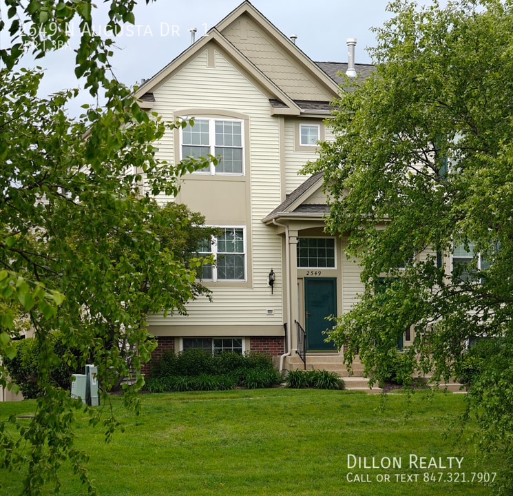 2549 N Augusta Dr in Wadsworth, IL - Building Photo