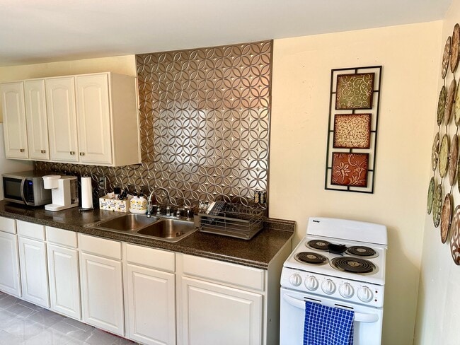 181 King St, Unit Apartment 2 in Boscawen, NH - Foto de edificio - Building Photo