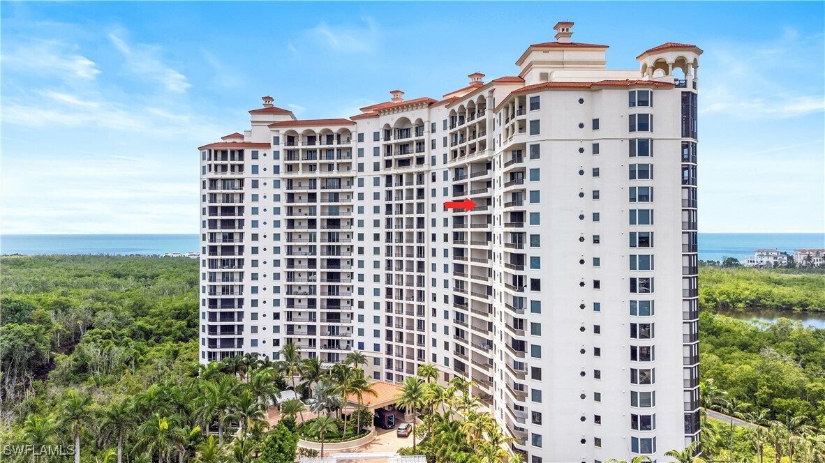 7575 Pelican Bay Blvd in Naples, FL - Building Photo