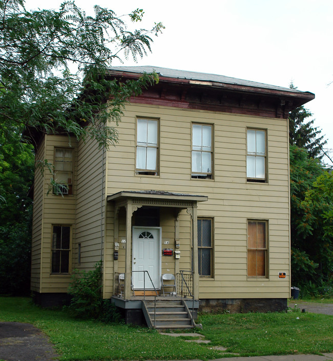 114 Holland St in Syracuse, NY - Foto de edificio - Building Photo