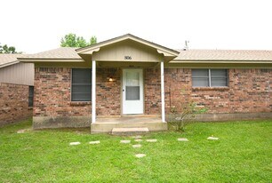 806 Fleetwood in Whitehouse, TX - Building Photo