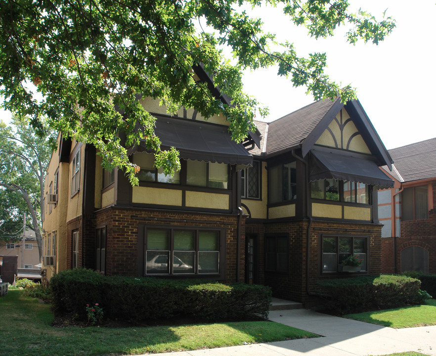 Brown Gables No. 7 in Kansas City, MO - Building Photo