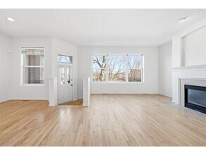 325 W River Pkwy in Minneapolis, MN - Building Photo - Building Photo