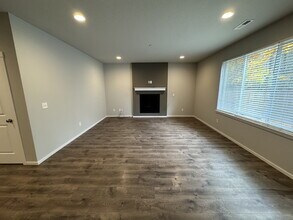 9400 N Alder St in Camas, WA - Building Photo - Building Photo