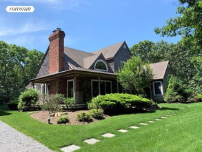 19 Grape Arbor Ln in East Hampton, NY - Building Photo - Building Photo