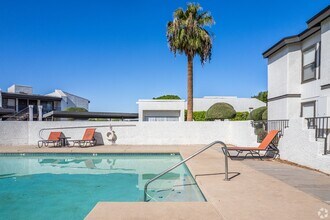 Regency Square in Yuma, AZ - Foto de edificio - Building Photo