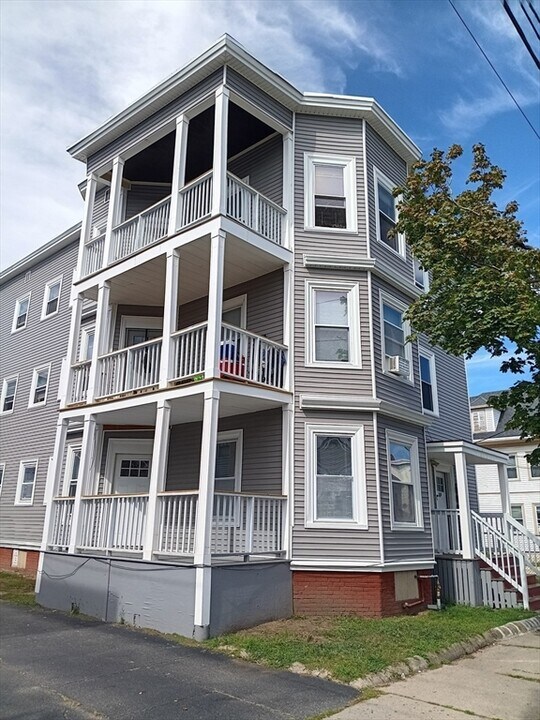 44 B Park St in Lynn, MA - Building Photo