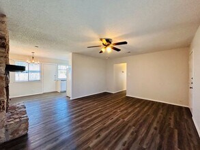 12005 Charing Cross Rd in Austin, TX - Building Photo - Building Photo