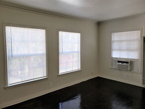 6846 Camrose Dr, Unit 6846 in Los Angeles, CA - Foto de edificio - Building Photo