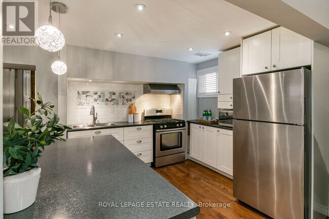 18 Jacob Dr in Whitby, ON - Building Photo - Building Photo