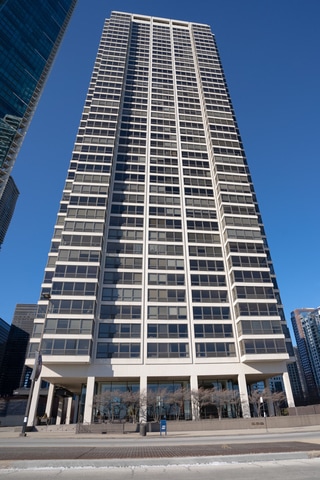 property at 360 E Randolph St