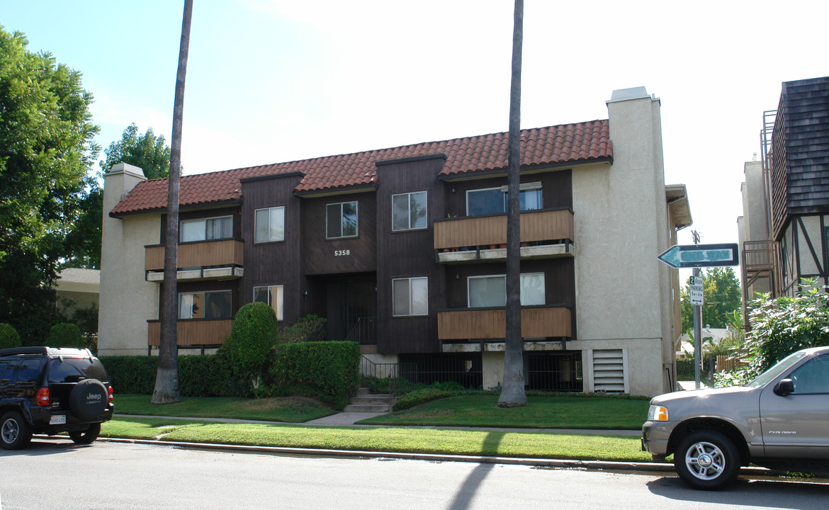 5358 Circle Dr in Sherman Oaks, CA - Building Photo