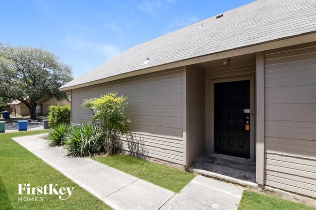 8103 Indian Bend in San Antonio, TX - Building Photo - Building Photo