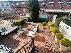 61-60 69th Ln in Queens, NY - Building Photo - Building Photo