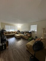 516 Kendall Ave S, Unit 1 in Thief River Falls, MN - Building Photo