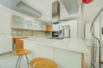 3176 Mary St in Miami, FL - Building Photo - Building Photo