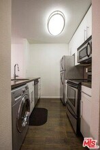 141 S Clark Dr, Unit 118 in Los Angeles, CA - Building Photo - Building Photo