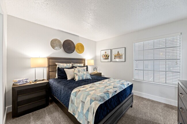 The Montclair in Houston, TX - Building Photo - Building Photo