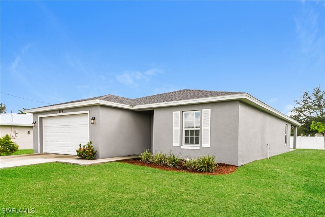 509 SW 7th Pl in Cape Coral, FL - Foto de edificio