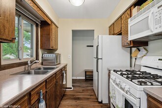 8344 69th St S in Cottage Grove, MN - Foto de edificio - Building Photo