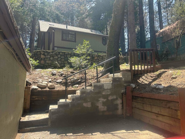22927 Crest Forest Dr in Crestline, CA - Building Photo - Building Photo