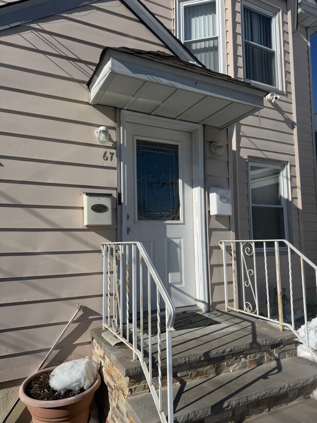 67 Humboldt St, Unit One in East Rutherford, NJ - Building Photo - Building Photo