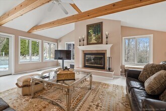 693 Den Rd in Stamford, CT - Building Photo - Building Photo