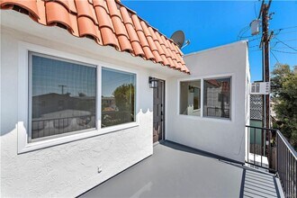 223 Avenida Victoria in San Clemente, CA - Foto de edificio - Building Photo