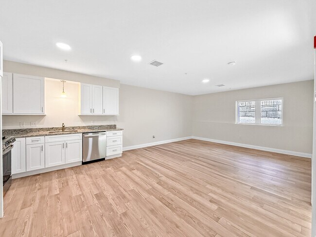 10 Franklin Ave in Revere, MA - Foto de edificio - Building Photo