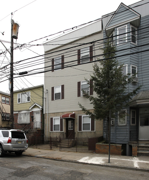 127 Hopkins Ave in Jersey City, NJ - Building Photo