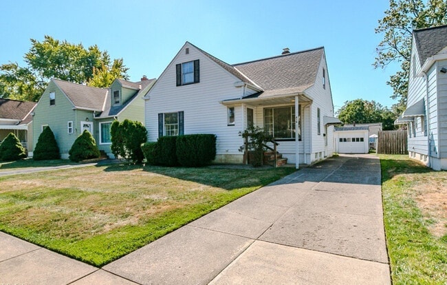 property at 418 E 274th St