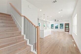 420 N Moore St, Unit 817 in Dallas, TX - Building Photo - Building Photo