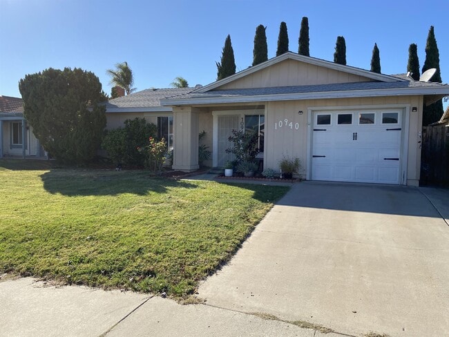 property at 10940 Decatur Rd