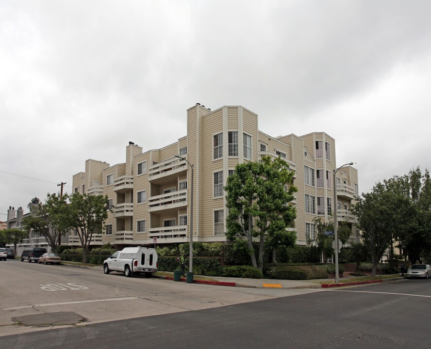 1800 Butler Ave in Los Angeles, CA - Building Photo