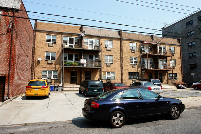 14447-14453 38th Ave in Flushing, NY - Foto de edificio - Building Photo