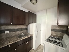 1369 W Estes Ave, Unit H2 in Chicago, IL - Foto de edificio - Building Photo