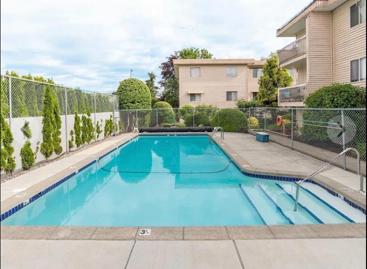 11816 88 Av in Delta, BC - Building Photo