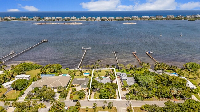 property at 930 S Lakeside Dr