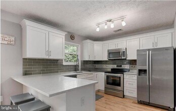 203 Potomac Hills Dr in Stafford, VA - Building Photo - Building Photo