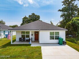 526 Camellia Ave in Panama City, FL - Building Photo
