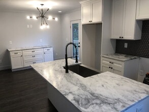 874 Rochelle Dr SW in Atlanta, GA - Building Photo - Building Photo