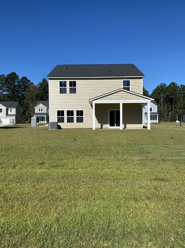 128 Barefoot Dr in Bloomingdale, GA - Building Photo - Building Photo