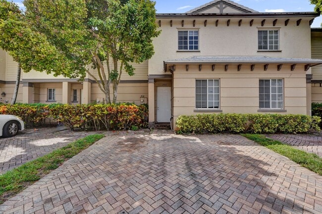 property at 2021 Island Dr