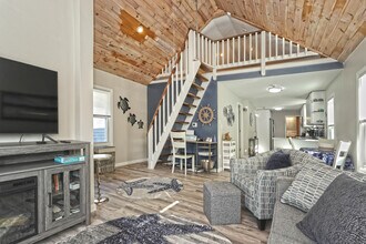 103 Naugatuck Ave in Milford, CT - Building Photo - Building Photo