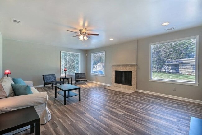 2211 E 56th St in Savannah, GA - Building Photo - Building Photo