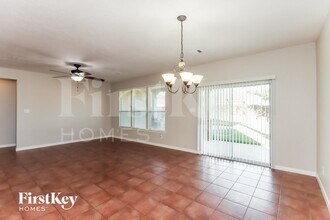 16302 Stable Manor Ln in Cypress, TX - Foto de edificio - Building Photo