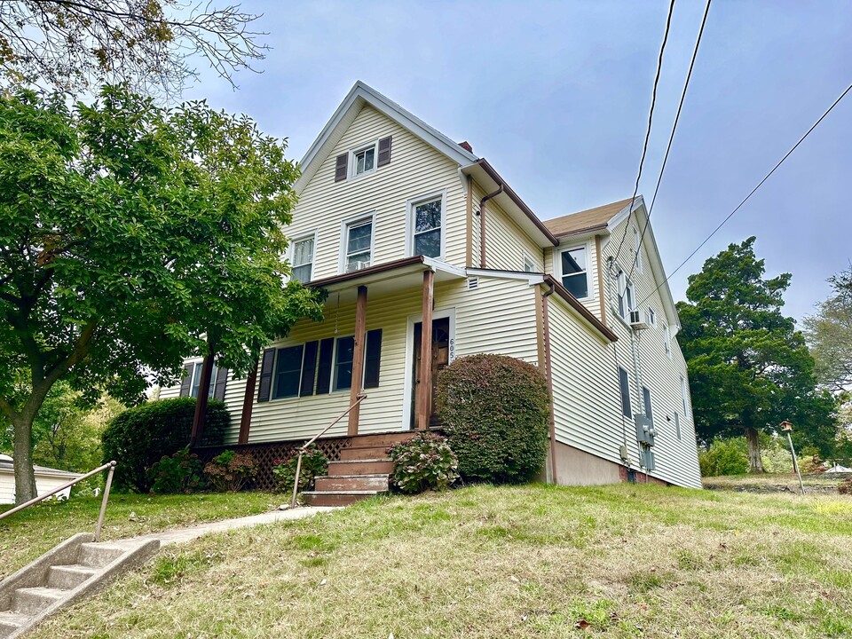 605 Main St in West Haven, CT - Building Photo